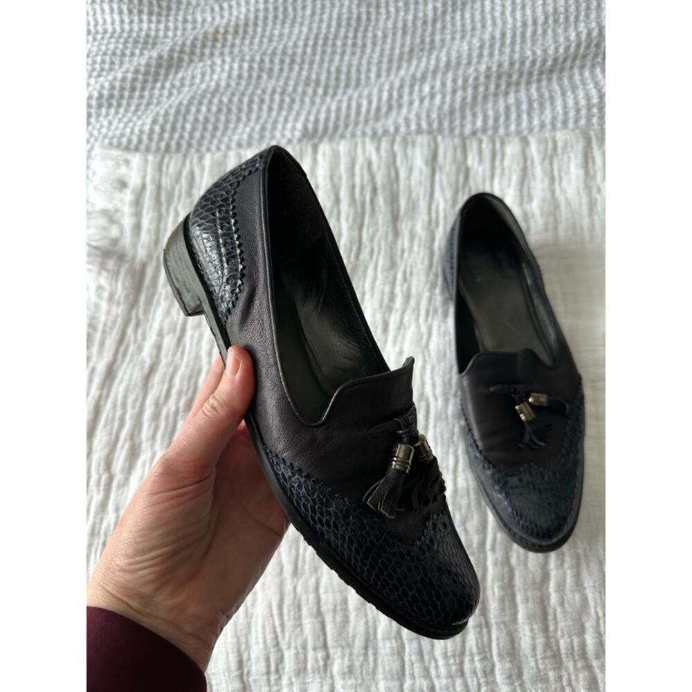 Stuart Weitzman Tassel Loafers Womens 8.5 Leather Snakeskin Cap Toe Flats Spain